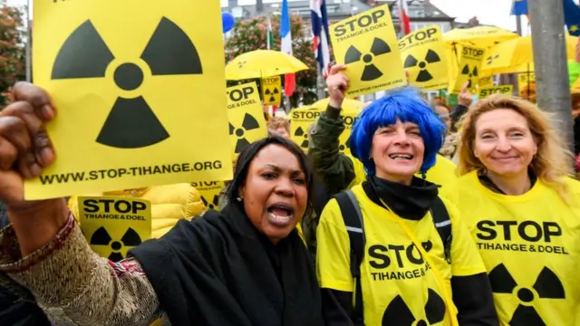 Не все разделяют энтузиазм Макрона. Так его встречали в соседней Германии