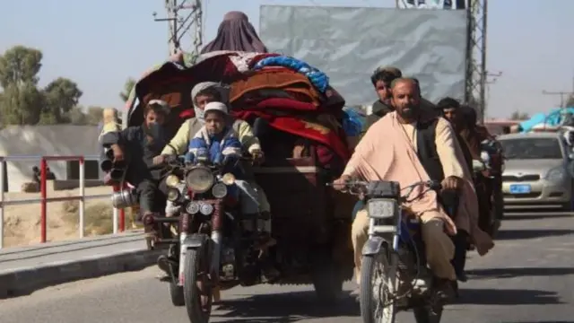 د جګړې له امله تر څلور نیم زرو کورنۍ بې ځایه شوې دي.