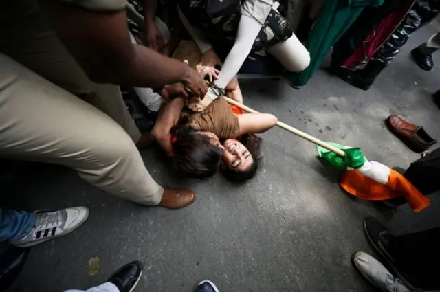 पहलवानों को हिरासत में लिया गया