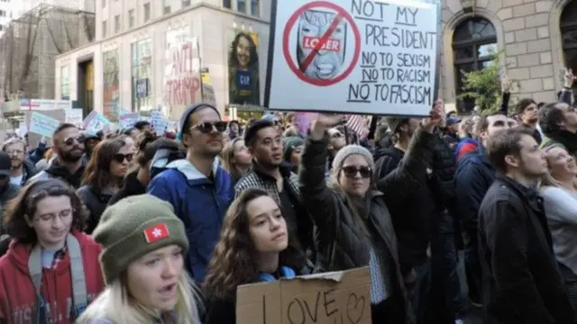 රට පුරා ප්රාන්ත ගණනාවක තවමත් ට්රම්ප්ට එරෙහිව උද්ඝෝෂණ