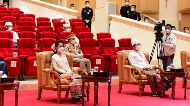 သမ္မတအိမ်တော်မှာကျင်းပတဲ့ ၂၀၂၁ ခုနှစ် လွတ်လပ်ရေးနေ့ဂုဏ်ထူးဆောင်ဘွဲ့များချီးမြှင့်ခြင်းအခမ်းအနား