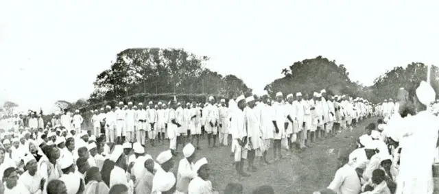 નમક સત્યાગ્રહ, ધરાસણા, દાંડી, મહાત્મા ગાંધી, કૉંગ્રેસ, સરદાર પટેલ, સરોજીની નાયડુ, અબ્બાસ તૈયબજી, વડાલા, અત્યાચાર, લાઠીચાર્જ, બ્રિટિશ, સ્વાતંત્ર્ય સંગ્રામ, બ્રિટિશ રાજ, અહિંસા
