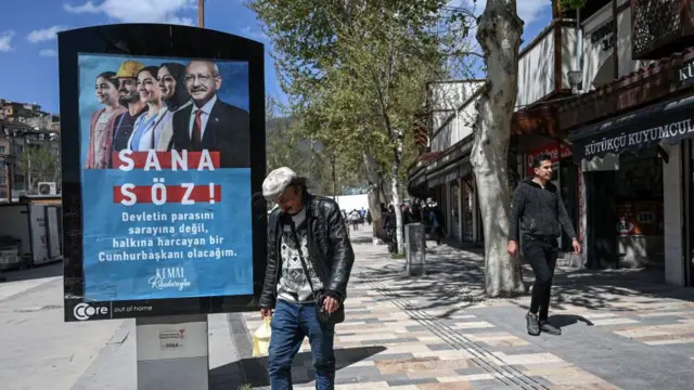 Kılıçdaroğlu’nun Millet İttifakı adına verdiği kimi ekonomik vaatler popülist olmakla suçlanıyor. Peki bütçenin şu anki durumu nasıl? Bütçe, seçilmesi durumunda Millet İttifakı’nın vaatlerini kaldırabilecek güçte mi?