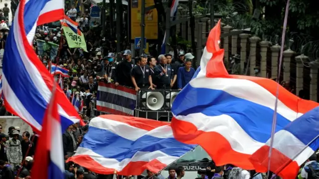 นายสุเทพ เทือกสุบรรณ นำมวลชน กปปส.เคลื่อนขบวนไปรอบกรุงเทพฯ 26 ก.พ. 2557