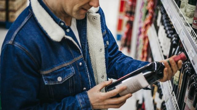 越來越多零售商，正使用AI試著自動預測我們的偏好，甚或鼓勵消費者去偏好購買商品。