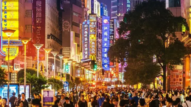 Evening shopping in Shanghai, China