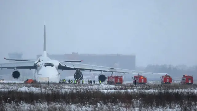 Самолет авиакомпании "Волга-Днепр", аварийно севший в Новосибирске, летел из Сеула в Вену с грузом автозапчастей