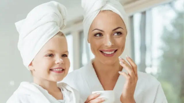 મહિલા અને બાળકી