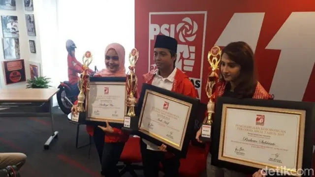 PSI berikan Kebohongan Awards untuk sejumlah pihak.