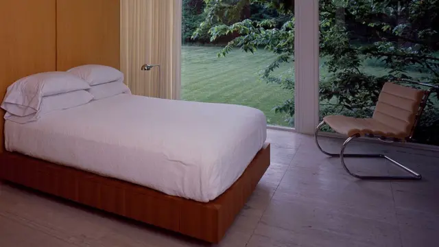 Habitación de la casa Farnsworth, diseñada por Ludwig Mies van der Rohe.