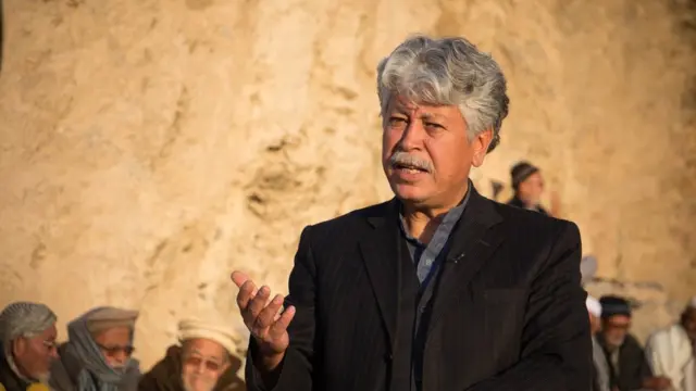 હજારા વડીલો પાસેથી જીવનના પાઠ ભણવાની કોશિશ હસીમ જાવેદ કરતા રહે છે