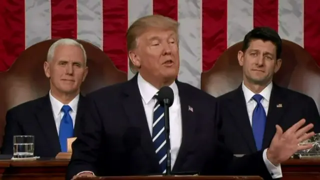 உரையாற்றும் டிரம்ப்