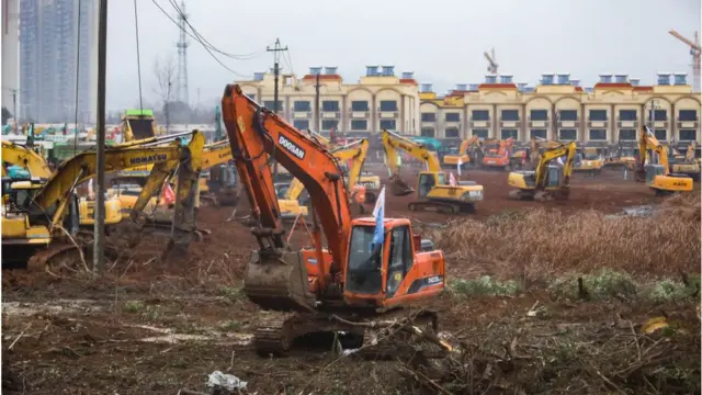 এর আগে ২০০৩ সালে বেইজিংয়ে সাত দিনে একটি হাসপাতাল বানিয়েছিল চীন।