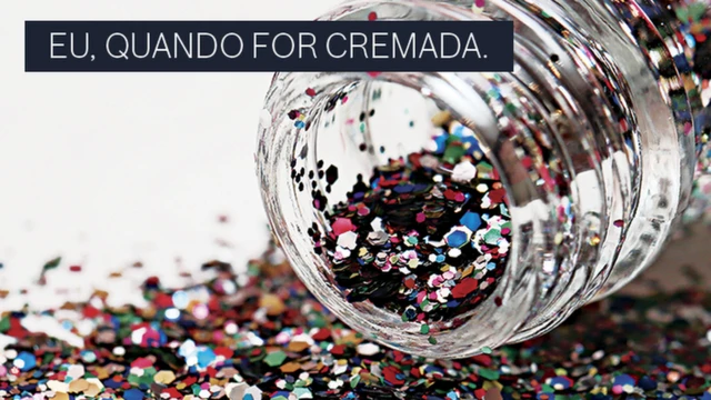 Glitter com a legenda: "eu, quando for cremada"