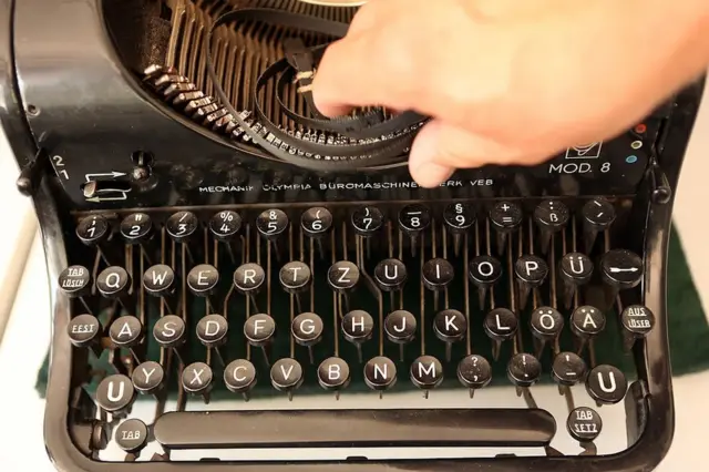 Mesin ketik tua