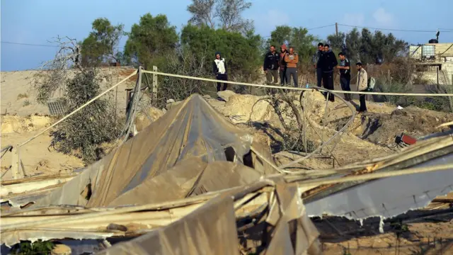 Gazze'de İsrail tarafından bombalanan bir alan