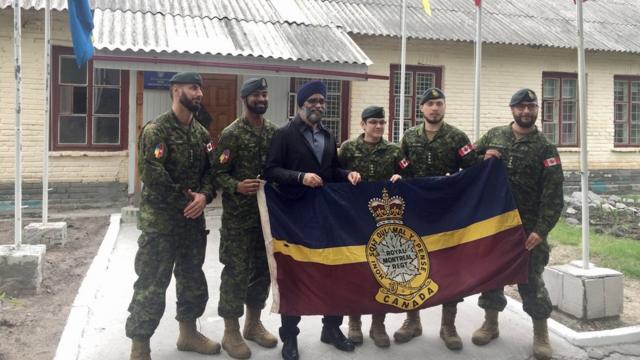 Міністр оборони Канади Харджит Сінгх Саджан відвідує навчальний центр "Десна"