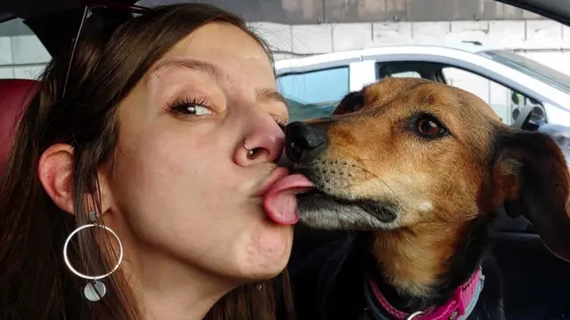 Ana Kostadinović sa psom