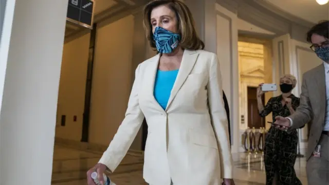 نانسي بيلوسي قالت: الكونغرس لن يسمح بتقويض اتفاق السلام في أيرلندا.