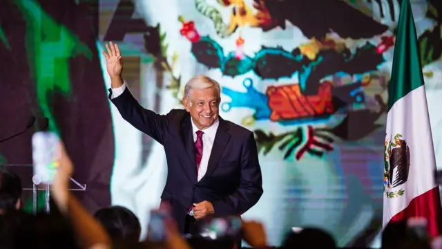 Obrador, Meksika'nın başkanlık koltuğuna 1 Aralık'ta oturdu