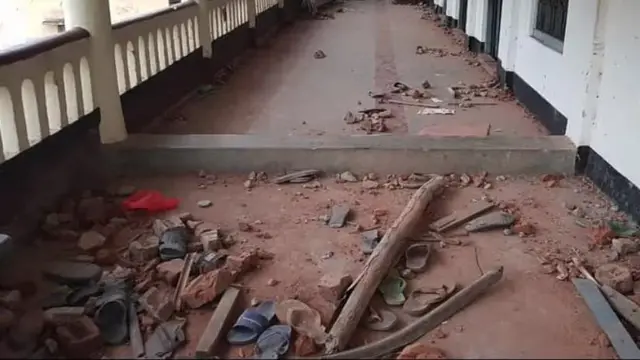 মাদ্রাসা ভবনের দোতলায় এখনো ছড়িয়ে ছিটিয়ে আছে রোববারে সহিংস বিক্ষোভের চিহ্ন