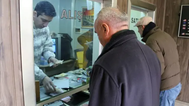 Azərbaycan manatı, məzənnə, valyutadəyişmə məntəqəsi