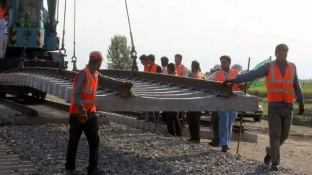 تصویری از کارگران خط آهن افغانستان