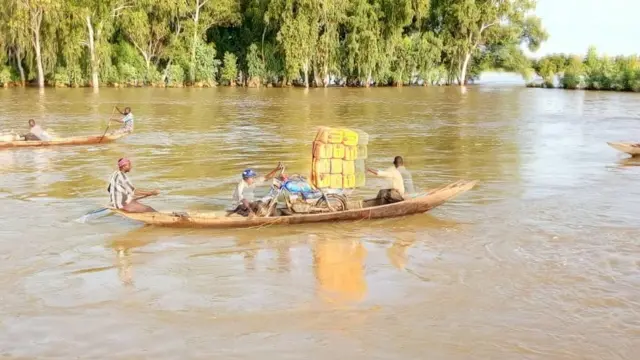 Tous les moyens sont bons pour transporter les marchandises entre le Bénin et le Niger