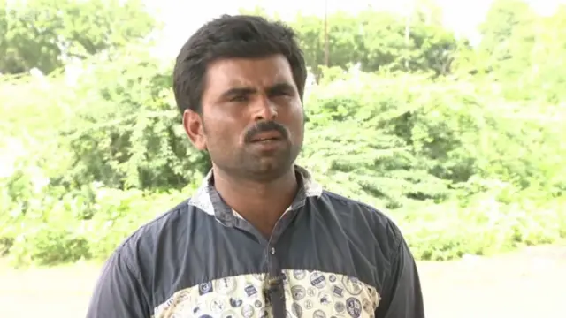 મુન્ના રાઠોડે મૃત ગાય ઉપાડવાનું કામ છોડીને નોકરી કરવાનો પ્રયાસ કર્યો પણ નોકરી ન મળતા ફરીથી મૃત પશુ ઉપાડવાના કામમાં જોડાઈ ગયા છે