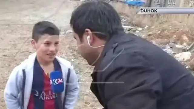 Cậu bé Homid nói chuyện trên kênh Kurdistan 24 ở Iraq