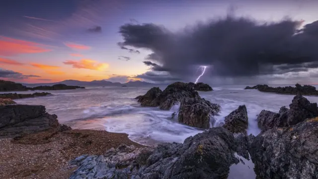 Гроза над Ирландским морем у побережья Уэльса