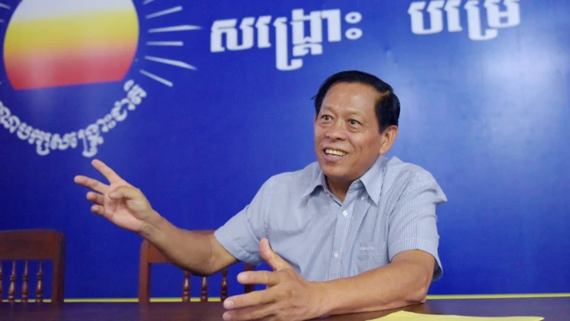 林金亚是柬埔寨前反对党救国党（CNRP）国会议员，2017年时在首都金边接受法新社访问。（17/10/2017）