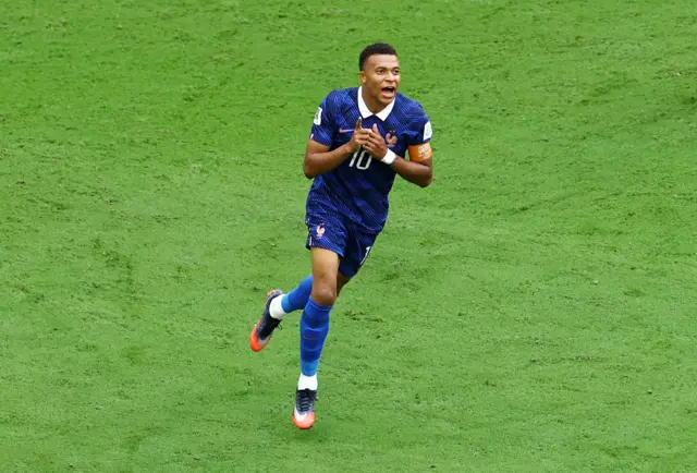 كيليان مبابي يصبح الهداف التاريخي لكأس العالم برصيد 22 هدفاً