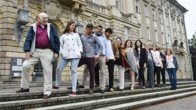 బెర్లిన్‌కు తిరిగి వచ్చినప్పుడు జార్జ్ కుటుంబం తీసుకున్న ఫోటో