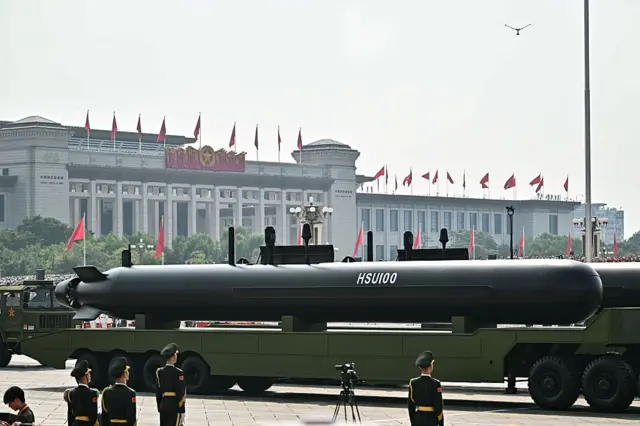 HSU100无人潜航器亮相