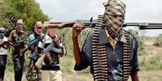 Awọn agbebọn to gbe ibọn da ni, fi aṣọ boju