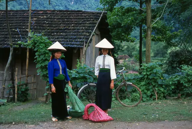 ဗီယက်နမ်အနောက်မြောက်ပိုင်းက တိုင်ခေါ် ရှမ်းဖြူ အမျိုးသမီးများ