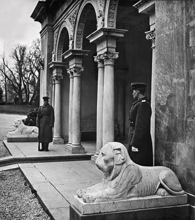 Озброєна охорона Лівадійського палацу