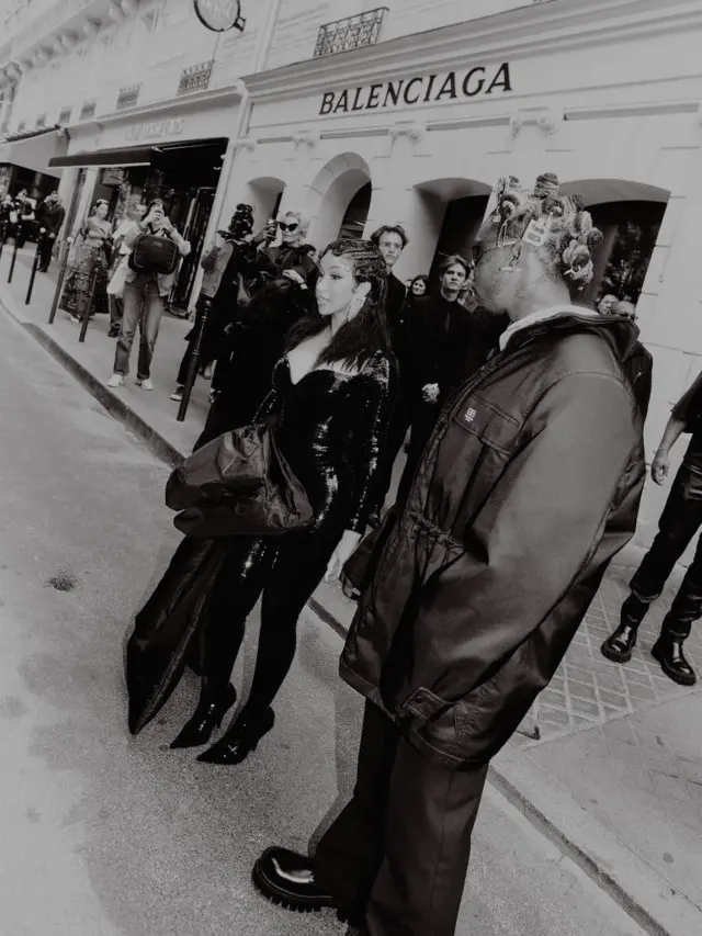 حضور کاردی‌بی در نمایش «بالنسیاگا» توجه بسیاری را به خود جلب کرد