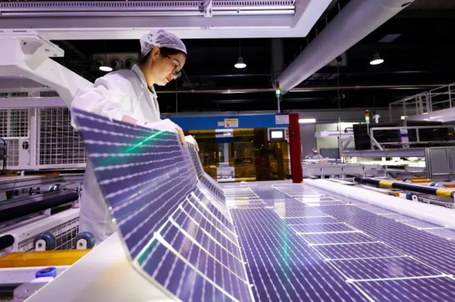 Một nhà máy sản xuất tấm pin năng lượng mặt trời ở tỉnh Giang Tô, Trung Quốc vào tháng 9/2024