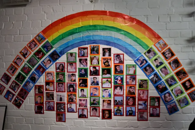 عکس کشته‌شدگان اعتراضات ایران در نمایشگاه «آنچه باقی ماند» در کلن، آلمان 