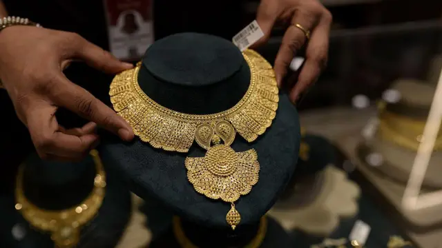 सोने से बना ज्वेलरी