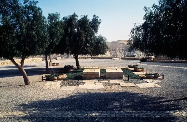 قبر بن غوريون وزوجته بولا