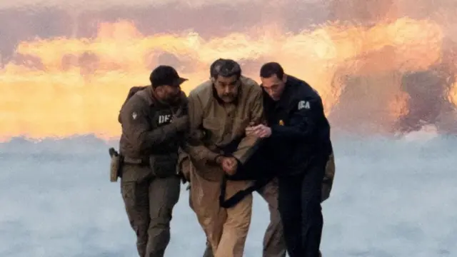 মাদুরোকে গ্রেফতার করে নিয়ে আসার ছবি