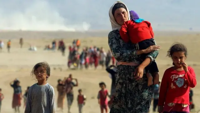 Yazidiyiintu ayaa si wada jir ah uga qaxay Sinjar markii IS ay qabsatay magaalada 2014-kii