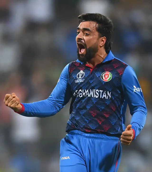 ප්‍රබල දඟ පන්දු ක්‍රීඩක රෂිඩ් ඛාන් තවමත් ඔහු මුහුණ දුන් ශල්‍යකර්මයෙන් පුර්ණ සුවය ලබා නොමැති නිසා සංචිතයට එක් නොකරන බව එරට ක්‍රිකට් පාලක මණ්ඩලය ප්‍රකාශ කර ඇත.