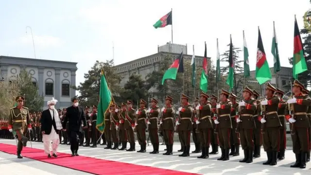 ولسمشرۍ ماڼۍ کې د عمران خان رسمي هرکلی وشو.