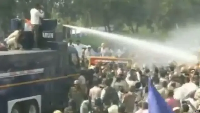 ਯੂਥ ਕਾਂਗਰਸ ਦੇ ਵਰਕਰਾਂ 'ਤੇ ਹਰਿਆਣਾ ਵਿੱਚ ਪਾਣੀ ਦੀਆਂ ਬੁਛਾਰਾਂ ਕੀਤੀਆਂ ਗਈਆਂ