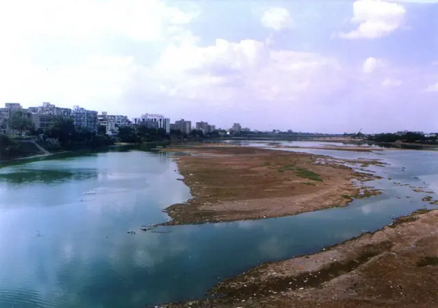 સાબરમતી નદીનો ઇતિહાસ, અમદાવાદનો ઇતિહાસ, સાબરમતીના નામો, શું સાબરમતી નદી માણેકચોકમાંથી વહેતી હતી, બીબીસી ગુજરાતી સાથે સમજો, બીબીસી ન્યૂઝ ગુજરાતી