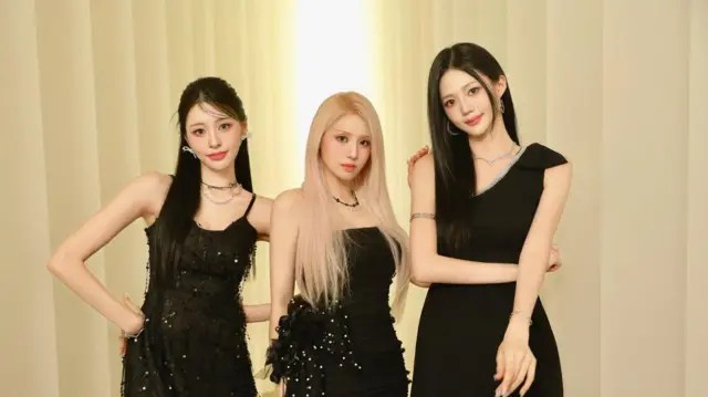 New L အဖွဲ့ဝင်တွေနဲ့အတူ တွေ့ရတဲ့ Di Di (အလယ်) 